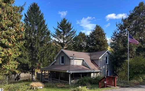 9067 E Lincoln Rd, Cedar, MI, 49621-8843 | Card Image