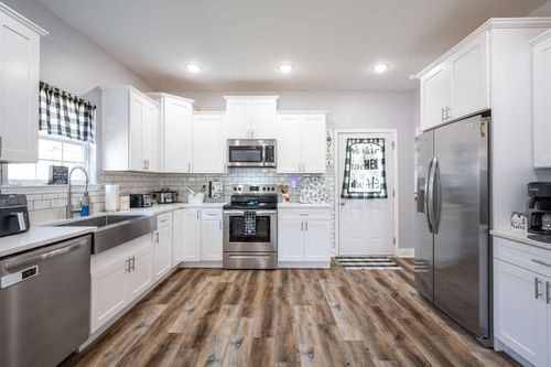 421 Coahulla Creek Dr, Dalton, GA, 30721-6769 | Card Image