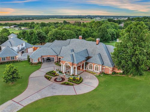 4550 Mayes Dr, Norman, OK, 73072-9774 | Card Image