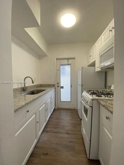 apt-7-8132 Harding Ave, Miami Beach, FL, 33141-1666 | Card Image