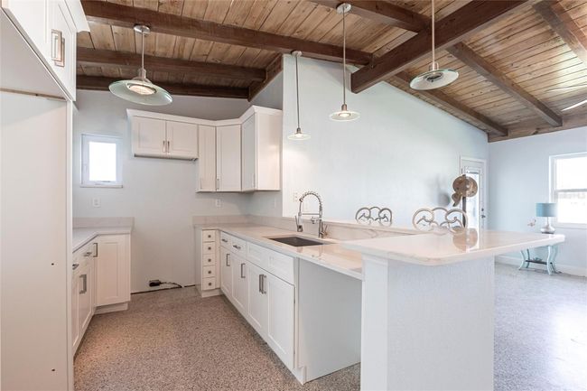 2703 Avenue B, House other with 3 bedrooms, 2 bathrooms and null parking in HOLMES BEACH FL | Image 5