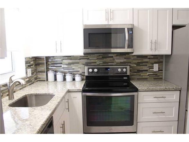 APT-305 - 1161 Hillsboro Mile, Condo with 2 bedrooms, 2 bathrooms and null parking in Hillsboro Beach FL | Image 6