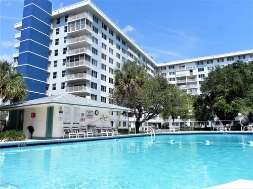 apt-201-4200 Hillcrest Dr, Hollywood, FL, 33021-7935 | Card Image