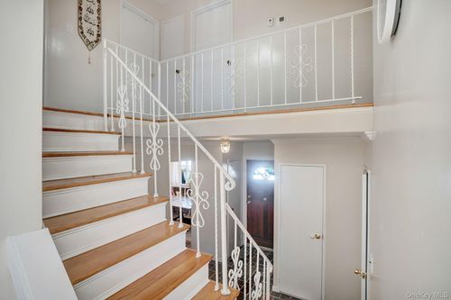 26 Fran Ln, Selden, NY, 11784-2600 | Card Image