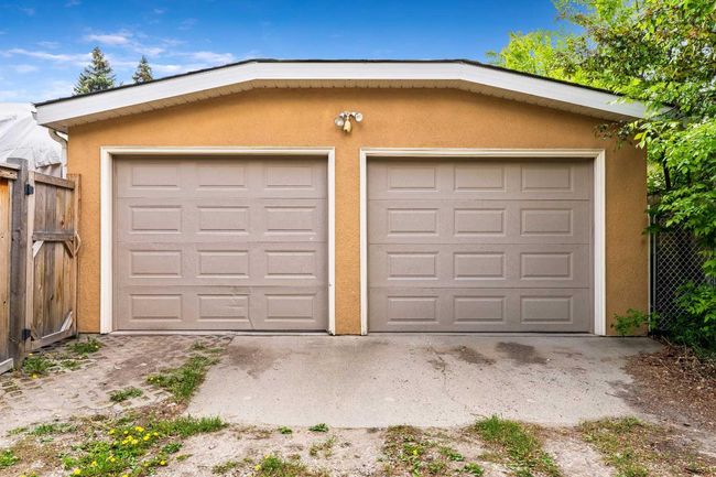 2328 Uxbridge Drive Nw, House other with 3 bedrooms, 3 bathrooms and 5 parking in Calgary AB | Image 43