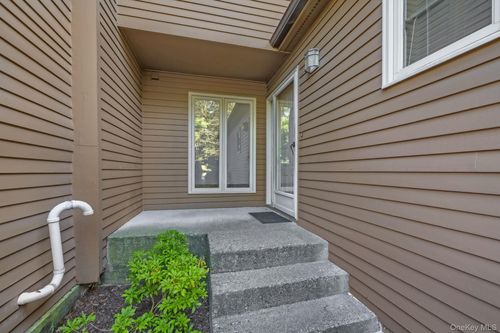 172 Ridgeview Ln, Yorktown Heights, NY, 10598-5319 | Card Image