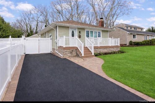 1334 Lakeshore Dr, Massapequa Park, NY, 11762-1755 | Card Image