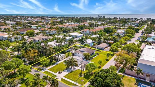 560 9th Ave S, Naples, FL, 34102-6936 | Card Image