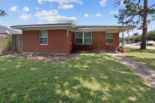 5702 Wood Creek Way, Houston, TX, 77017-7214 | Card Image