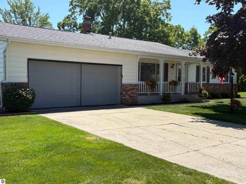 105 3rd Ave, Tawas City, MI, 48763-9399 | Card Image