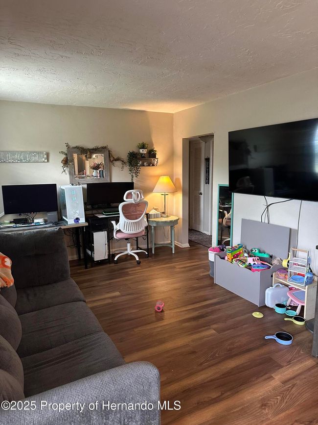 Living Room | Image 7