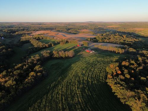 5320 Sunny Ridge Rd, Mineral Point, WI, 53565-8812 | Card Image