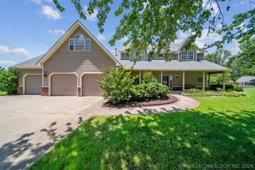 1805 Ne Oakridge Dr, Claremore, OK, 74017-1442 | Card Image