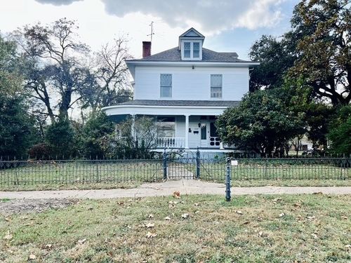 209 N Preston St, Ennis, TX, 75119-3952 | Card Image