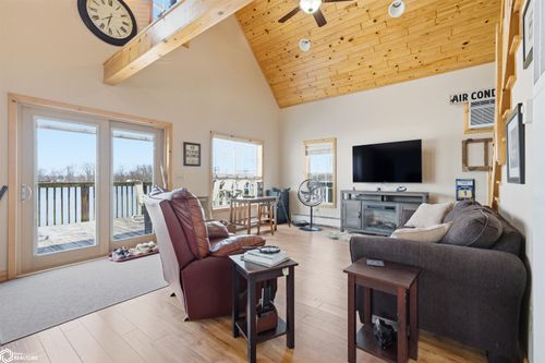 1438 J And J Rd, Gladstone, IL, 61437-5201 | Card Image