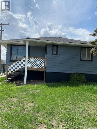 978 Lindsay St, House other with 4 bedrooms, 1 bathrooms and null parking in Regina SK | Image 2