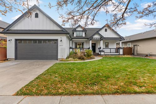 20577 Sierra Dr, Bend, OR, 97701-8239 | Card Image