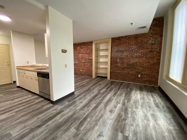 APT-214 - 30 Hanover St, Condo with 2 bedrooms, 1 bathrooms and null parking in Manchester NH | Image 13