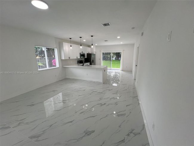 910 Nw 4th Ave, House other with 3 bedrooms, 3 bathrooms and null parking in Hallandale Beach FL | Image 15