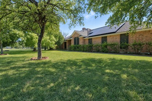 213 Diamond Oaks Dr, Hudson Oaks, TX, 76087-8725 | Card Image