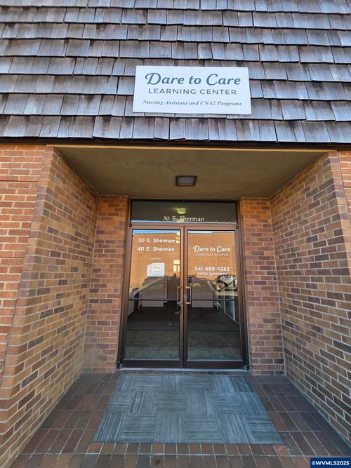 30 E Sherman St, Lebanon, OR, 97355-3206 | Card Image