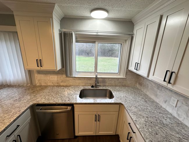 24739 Middlebelt Rd, House other with 3 bedrooms, 3 bathrooms and null parking in Farmington Hills MI | Image 5