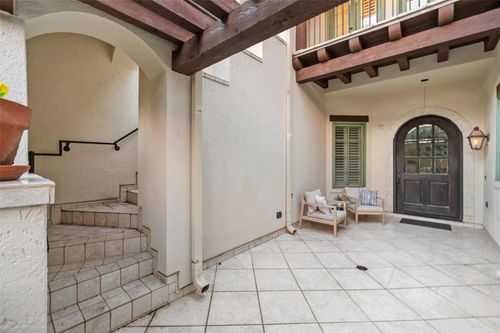 7 Moatwood Ct, The Woodlands, TX, 77382-1804 | Card Image