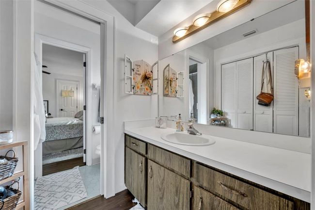 Jack & Jill Full Bathroom | Image 30