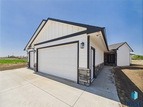 1011 Tortuga Ave, Hartford, SD, 57033-2473 | Card Image