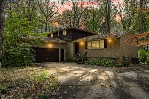 285 Skylane Dr, Northfield, OH, 44067-2615 | Card Image