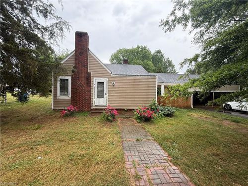 908 W Lee Avenue, Yadkinville, NC, 27055 | Card Image