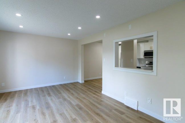 102 Primrose Gdns Nw, Townhouse with 3 bedrooms, 2 bathrooms and null parking in Edmonton AB | Image 9