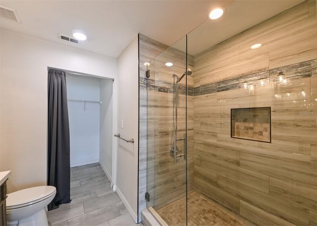 9730 - 9730 Lake Chase Island Way, Condo with 3 bedrooms, 2 bathrooms and null parking in TAMPA FL | Image 21