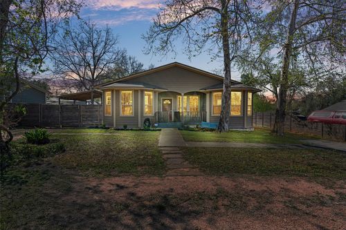 209 Harris St, Elgin, TX, 78621-3330 | Card Image