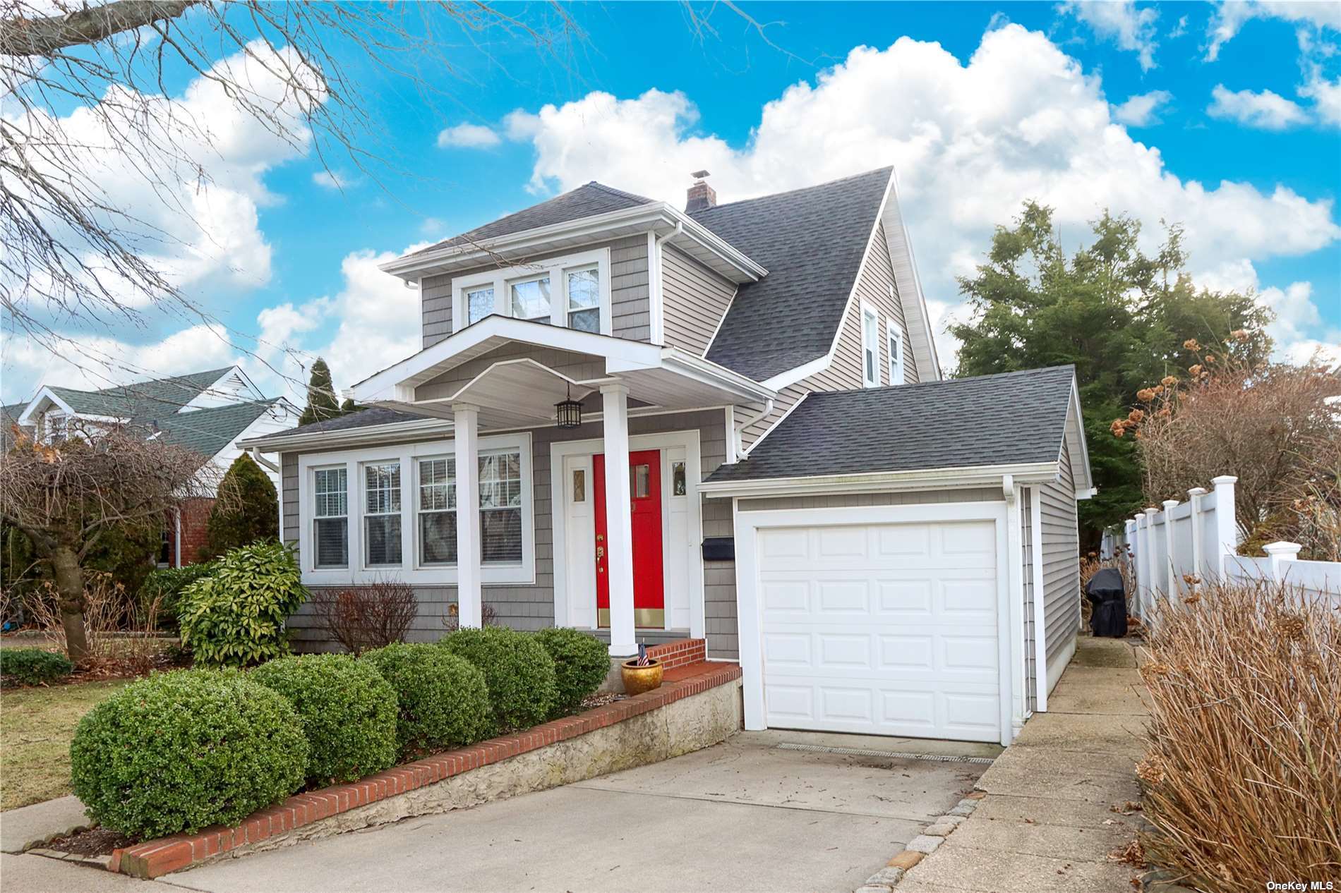 Elm St, Westbury, NY 11590