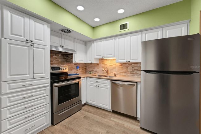 APT-24 - 2256 Philippine Dr, Condo with 2 bedrooms, 2 bathrooms and null parking in CLEARWATER FL | Image 12