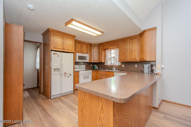 9010 Green Garden Ct, House other with 3 bedrooms, 2 bathrooms and null parking in Louisville KY | Image 20