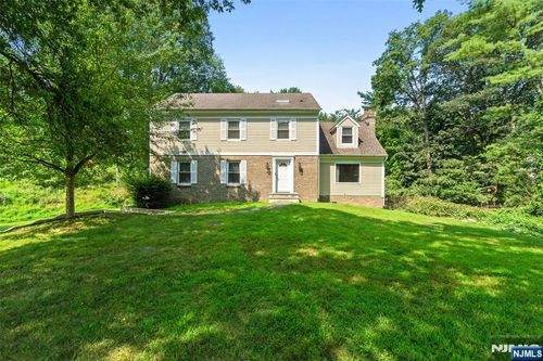 215 Oak Ave, Wyckoff, NJ, 07481-3207 | Card Image