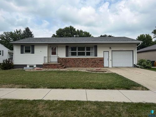 209 E Barck Ave Avenue, Luverne, MN, 56156 | Card Image