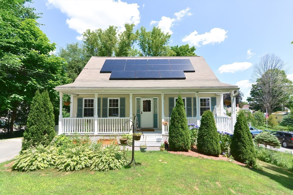 Laurie Dr, Leominster, MA 01453