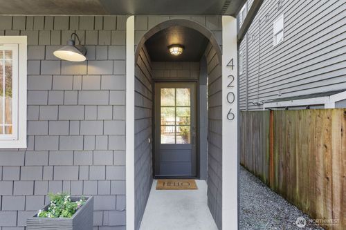 4206 36th Ave W, Seattle, WA, 98199-1325 | Card Image