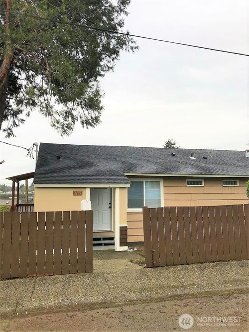 125 Acorn St, Bremerton, WA, 98310-2008 | Card Image