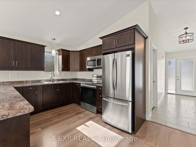 2540 Pillette Rd, House attached with 2 bedrooms, 2 bathrooms and 2 parking in Windsor ON | Image 8