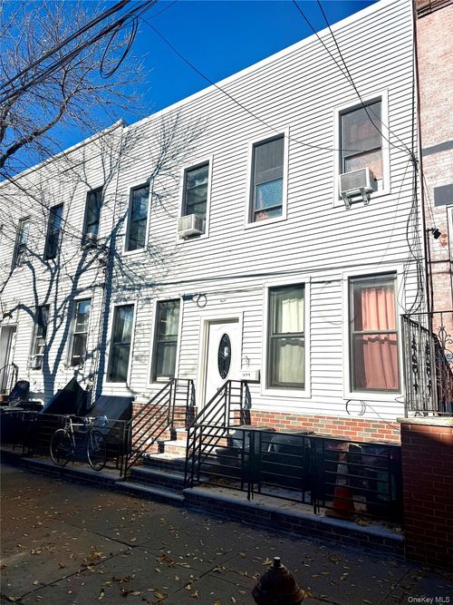 1879 Grove St, Ridgewood, NY, 11385-2231 | Card Image