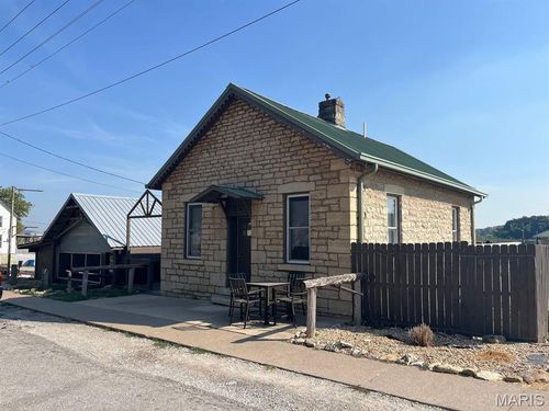 211 E Main St, Grafton, IL, 62037-1121 | Card Image