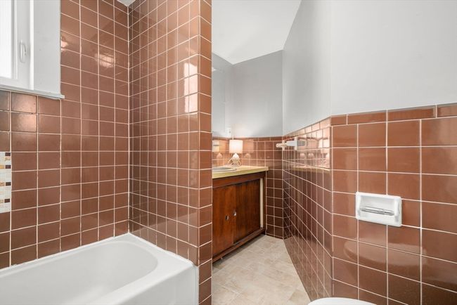 52 Pleasant St, House other with 3 bedrooms, 2 bathrooms and 2 parking in Franklin MA | Image 20