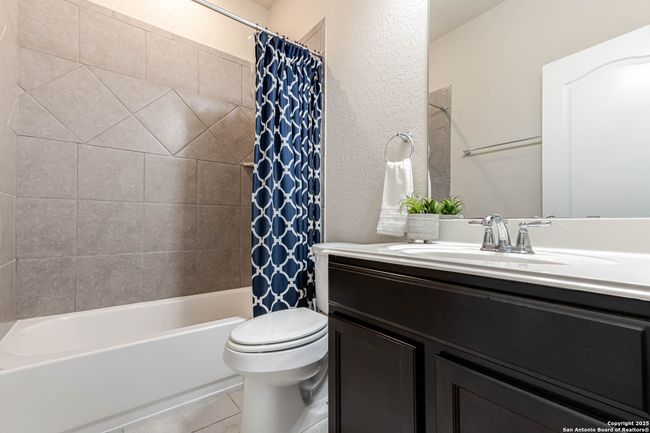 Upstairs Full Bathroom | Image 28