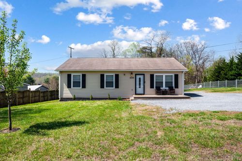 2050 Hawkins Mill Rd, Lynchburg, VA, 24503-4940 | Card Image