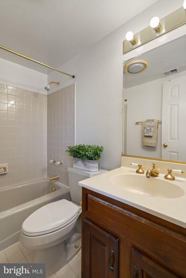 1537 Cedar Ave, Townhouse with 4 bedrooms, 5 bathrooms and null parking in MCLEAN VA | Image 26