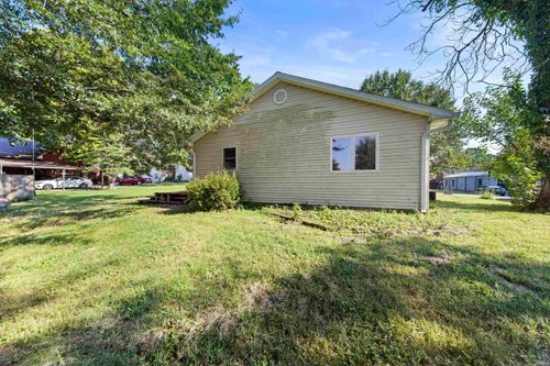 116 E Washington St, Chandler, IN, 47610-9509 | Card Image